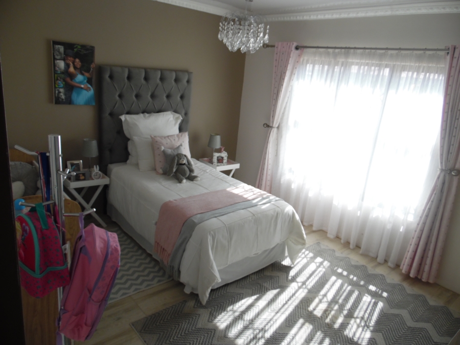 4 Bedroom Property for Sale in Flamingo Park Free State